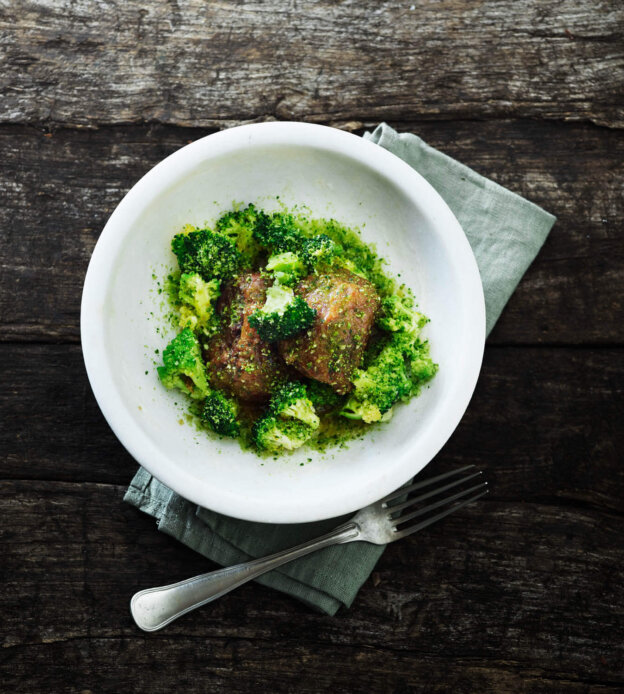 Broccoli og grisekæber med persillepanko